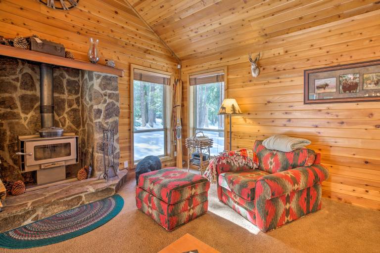 Cabin < 2 Mi to Tahoe Donner Downhill Ski Resort — photo 4