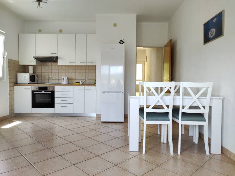 Rental apartment with barbeque & patio | Sea view — photo 4