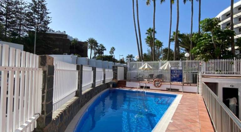 Serviced apartment with pool & terrace — photo 3