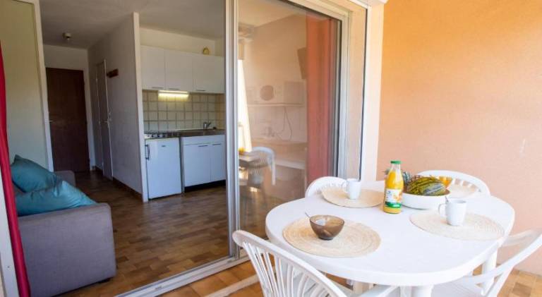 Holiday apartment with pool — photo 3
