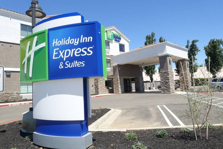 Holiday Inn Express & Suites Brentwood By IHG