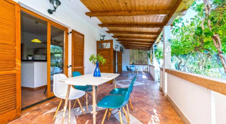 Holiday apartment with terrace, garden & grill — photo 2