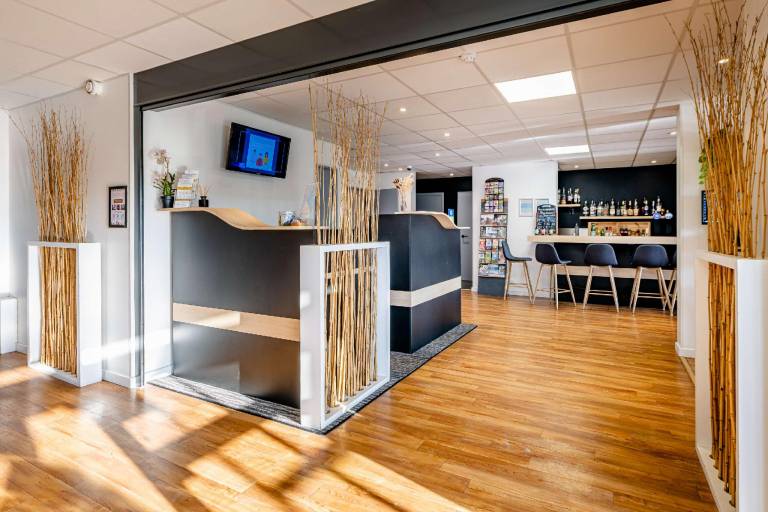 Sure Hotel by Best Western Bordeaux Lac in Bruges