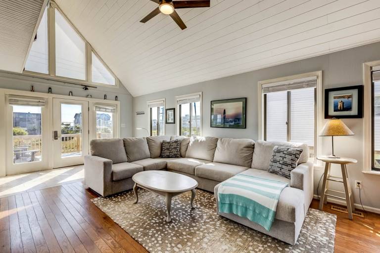 Children-friendly vacation home with private pool & barbeque | Beach nearby | Pets are welcome — photo 5