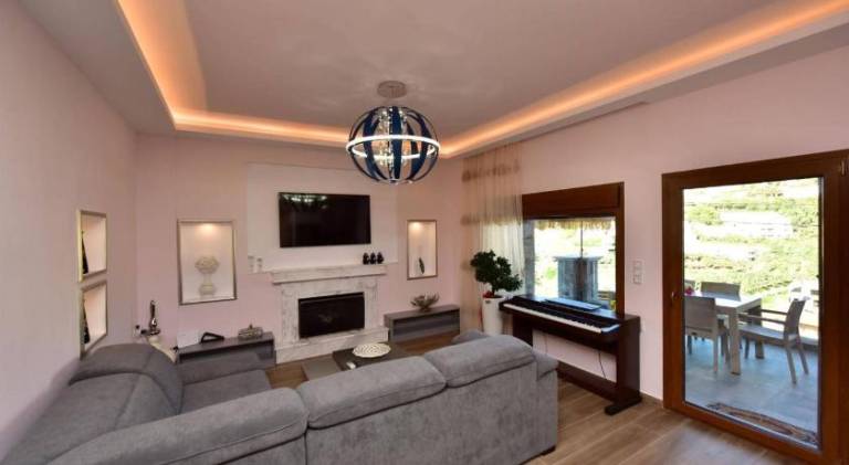 Villa with pool — photo 2