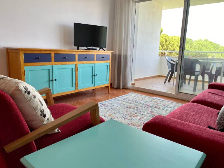 Holiday apartment with pool, yard & patio — photo 4