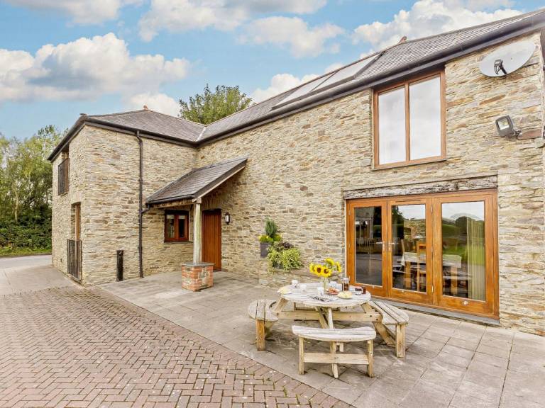 Fully equipped cottage with yard | Pets are welcome in Launceston