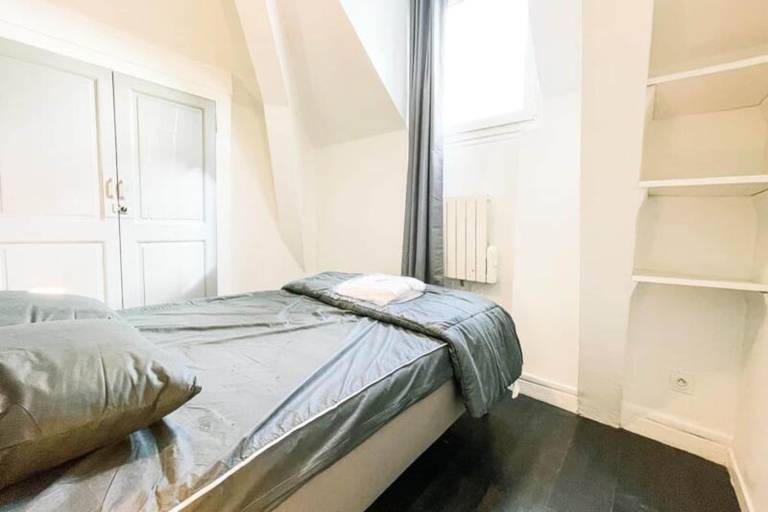 Holiday apartment with 2 rooms for 6 persons in Gieres