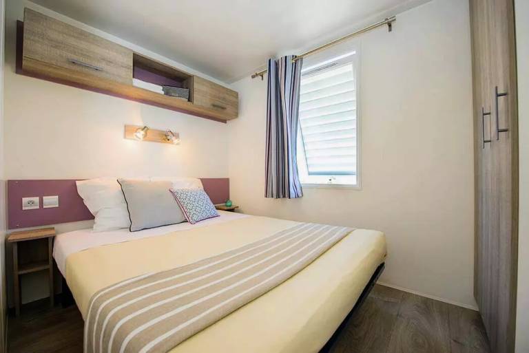 Camping Coeur de Vendée - Mobile home Classic 2 bdr. 4 pers. Small Decking TV — photo 3