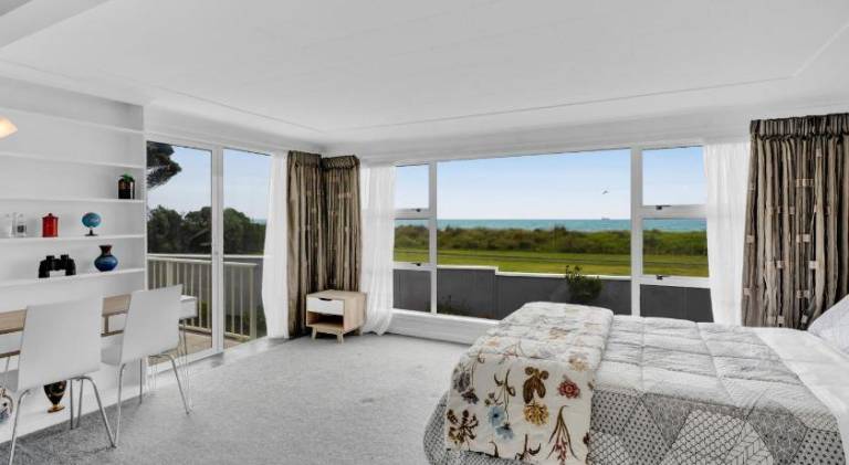 No 1 Beachfront Holiday Home — photo 2