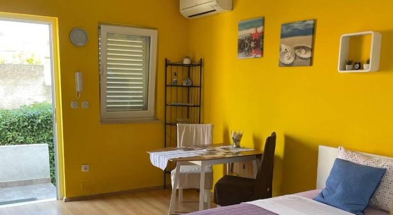 Apartment with patio & garden — photo 2