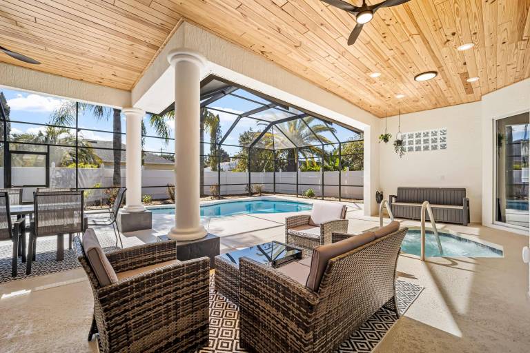 Child-friendly house with grill, garden & fast internet | Sea view | Dogs allowed in Palm Coast, FL
