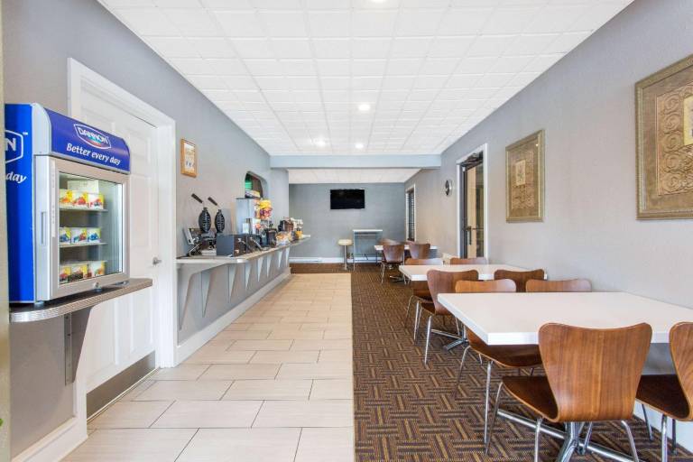 Super 8 By Wyndham Wytheville — photo 3