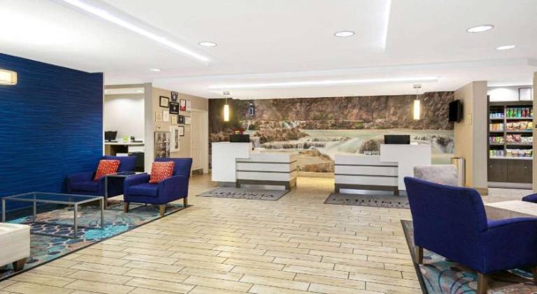 La Quinta Inn & Suites by Wyndham Kingman — photo 3