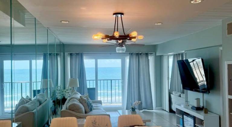 Beachfront Condo with Pool a Summer Escape for 6 — photo 3