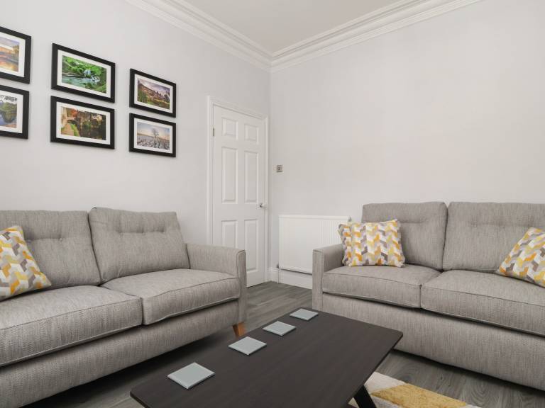 Family-friendly charming cottage with garden & patio | Pets allowed — photo 3