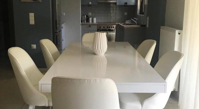 Holiday apartment with terrace, garden & hot tub in Glyfada