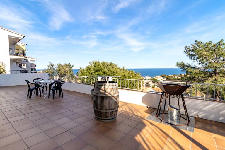 Holiday apartment with yard & terrace | Sea view — photo 4