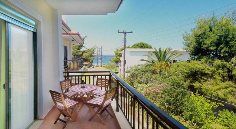 Holiday apartment with patio & grill | Close to the beach | Good for workation | Pet-friendly — photo 3