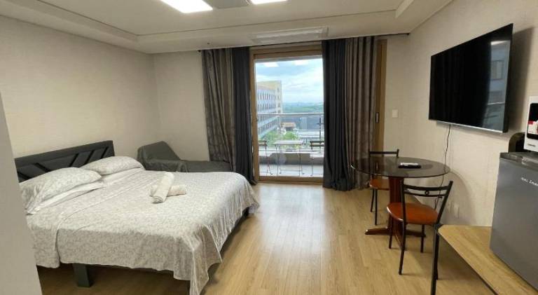Wonderful serviced apartment with terrace & pool | Pets are welcome in Angeles City
