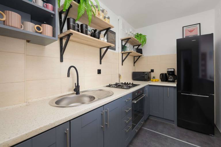 Mi dzynarodowa 58 60 Warszawa Cosy Apartment for 6 people 2 bedrooms Smart TV Balcony WiFi — photo 3