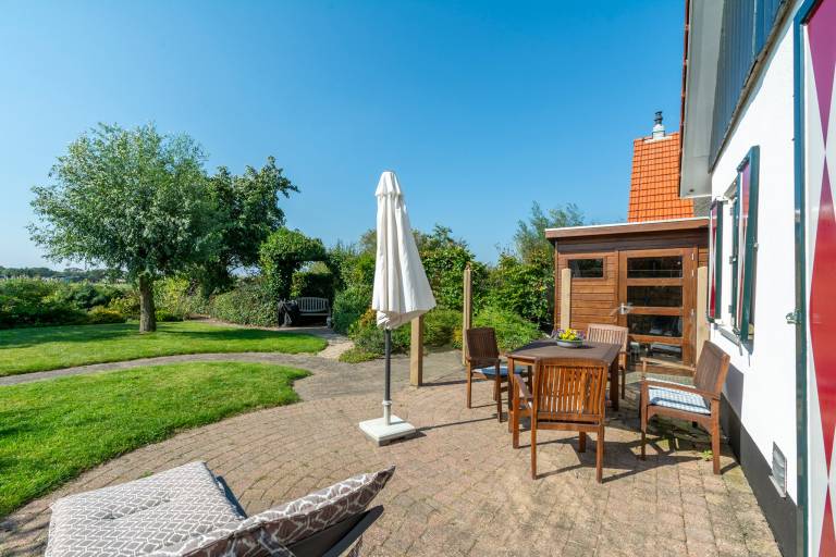 Villa with yard & patio — photo 5
