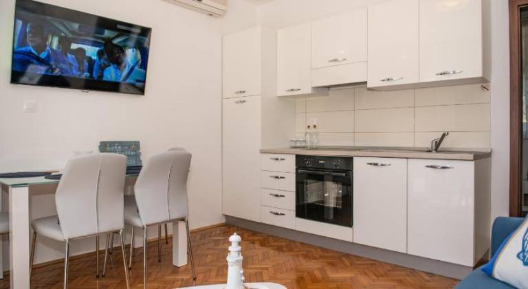 Holiday apartment with hot tub — photo 5