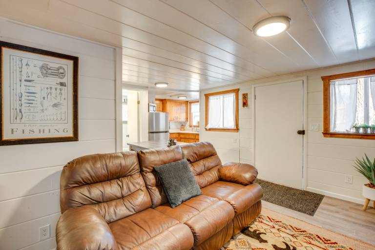 Walk to Beach: Dog-Friendly Cabin in Glenbrook! — photo 5