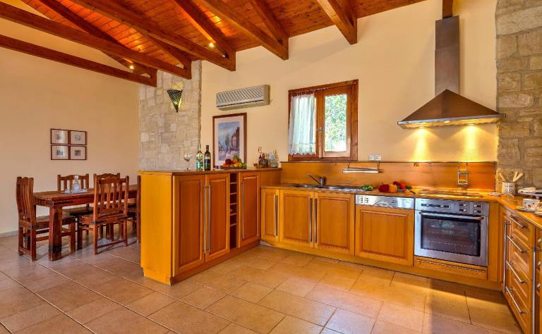 Fully equipped big villa with yard, pool & jacuzzi | Good for workation | Dogs allowed — photo 5