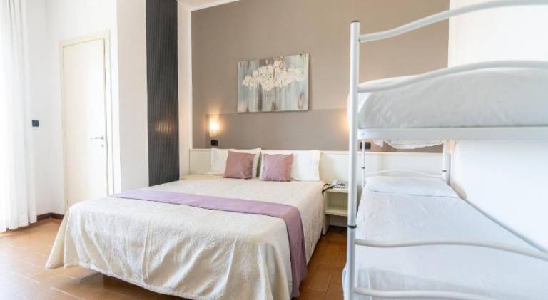 HOTEL CONTI — photo 2
