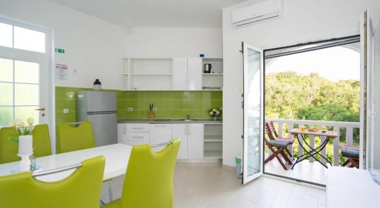 Apartment with pool, yard & terrace — photo 5