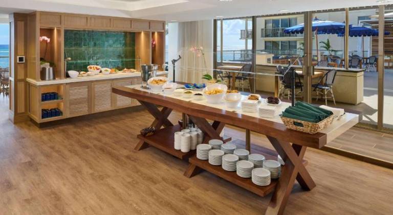 OUTRIGGER Reef Waikiki Beach Resort — photo 4