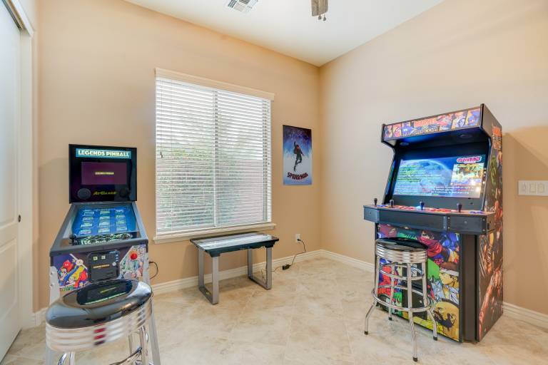 Pool, Hot Tub & Putting Green: Estrella Mtn 4BR — photo 4