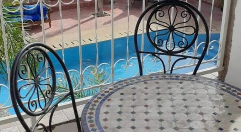Villa with pool — photo 4