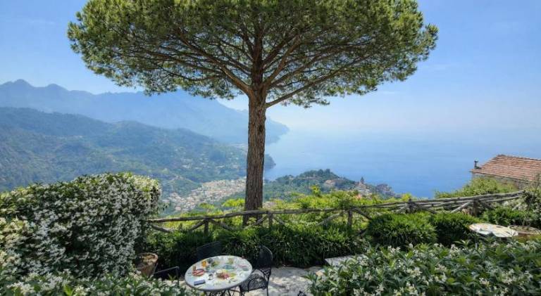 Rental apartment with patio in Minori