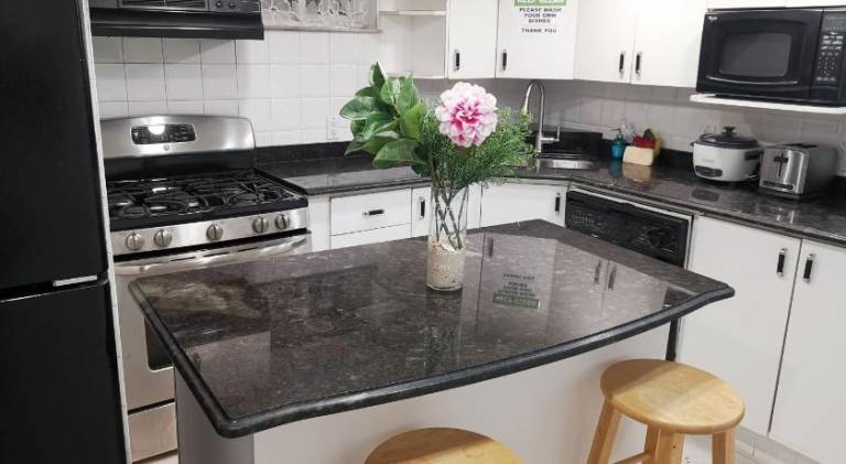 Tidy Private Rooms with Full Kitchen