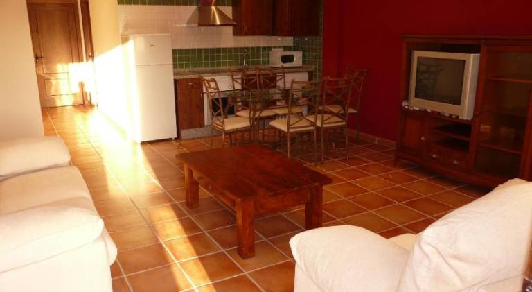 Apartment with patio, garden & barbeque — photo 2
