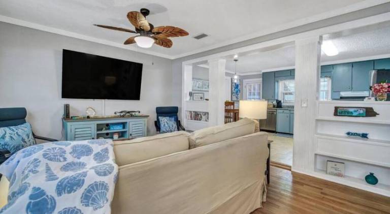 Ample vacation home | Beach nearby | Pets are welcome — photo 2