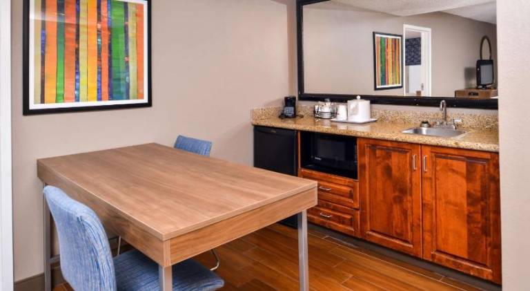 Hampton Inn Emporia — photo 5