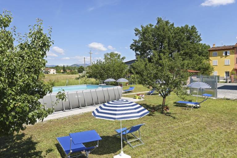 Charming vacation home with yard, pool & barbecue | Dogs allowed — photo 3