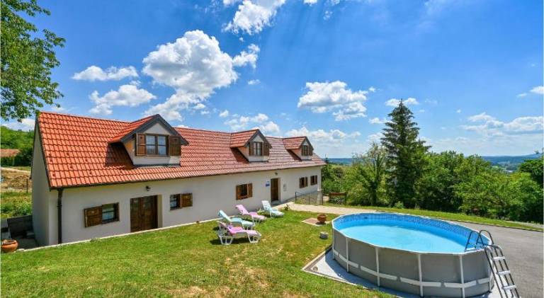 221 m&sup2; Ferienhaus