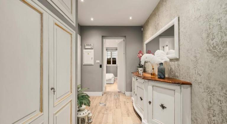 Apartment with patio & hot tub | Near Florence Cathedral — photo 3
