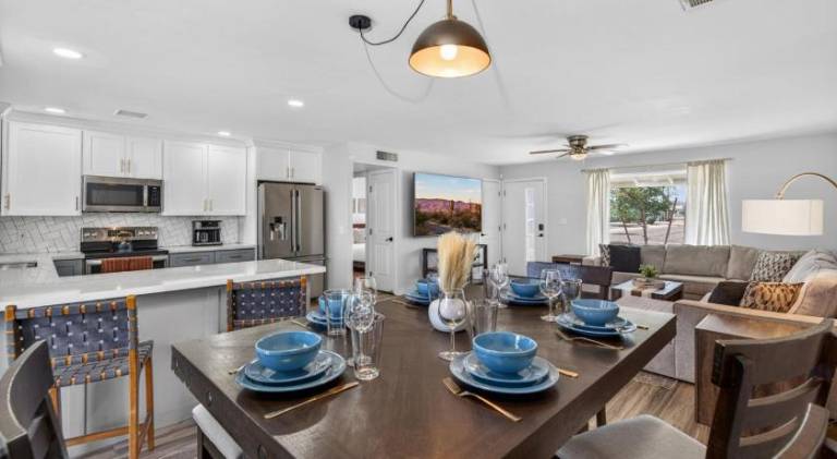 Charming vacation home with pool & jacuzzi | Pets allowed — photo 3