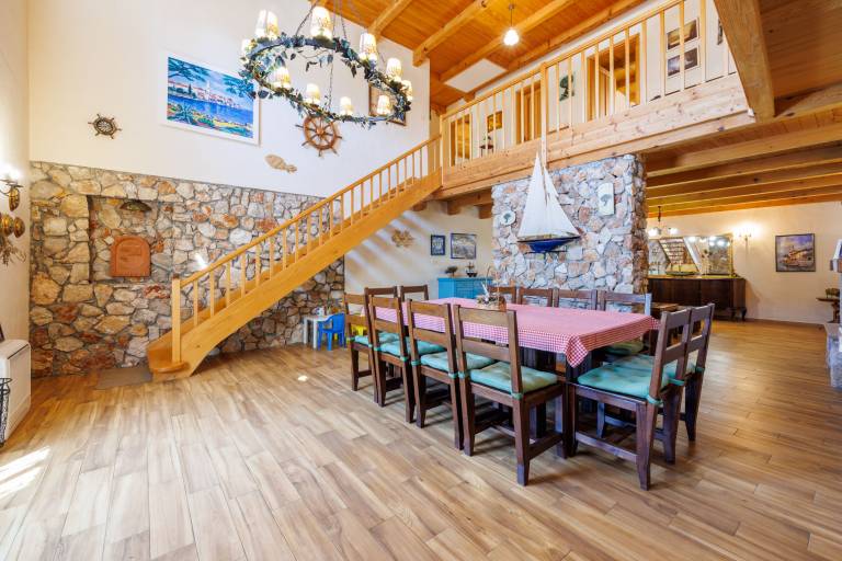 Pleasant vacation home with barbeque, sauna & private pool | Mountain view | Pets are welcome — photo 2