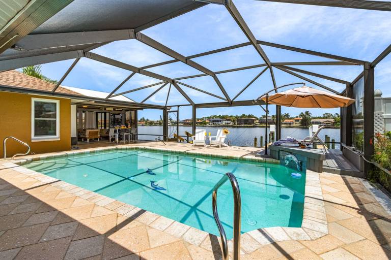 Vacation home with barbeque & private pool in Cape Coral, FL