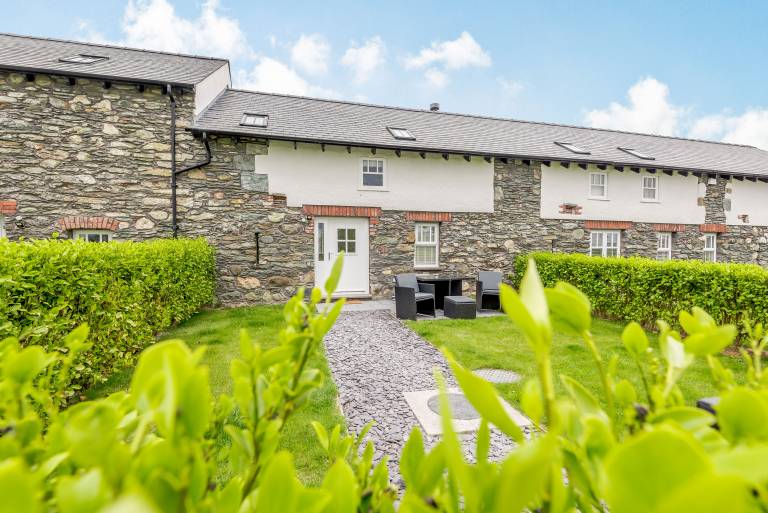 Family-oriented cottage with yard | Pets are welcome — photo 3