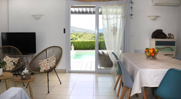 Fully equipped villa with patio, barbeque & private pool | Perfect for remote work | Dogs allowed — photo 3
