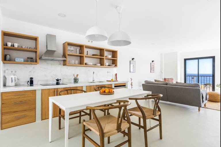 Apartment with patio | Mountain view — photo 3