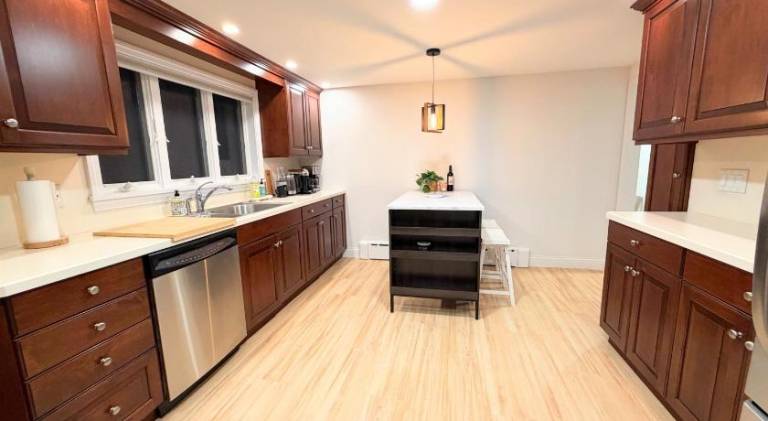 Modern 3 bedroom house, close to downtown Hyannis and Beach — photo 3