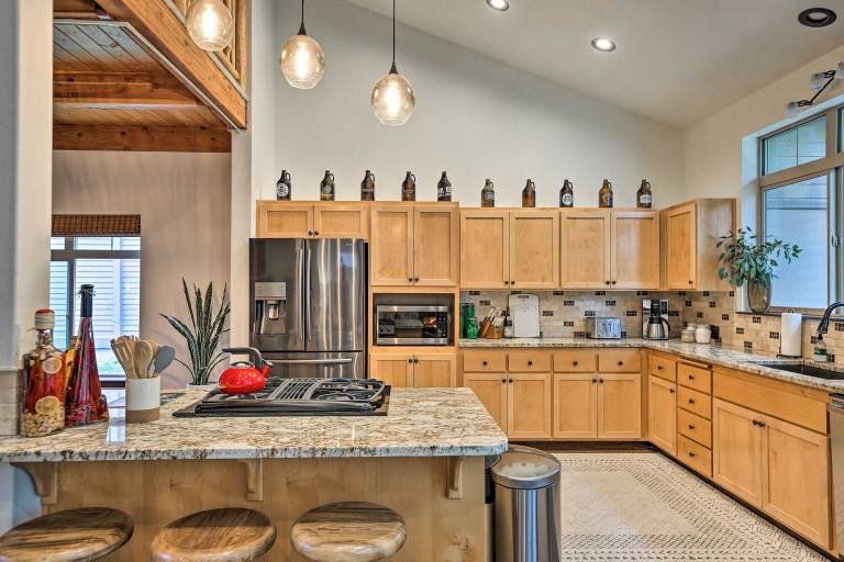 Mountain-Modern Unit: Golf, Hike, Ski & More! — photo 2
